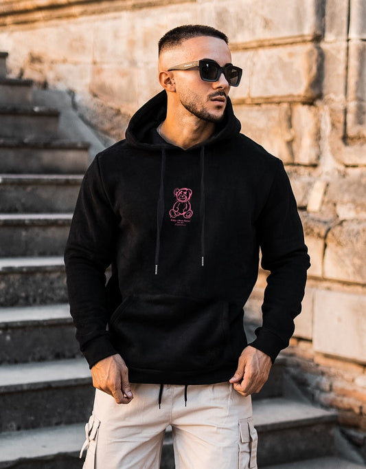 OSLO|SUDADERA NEGRA STREETWEAR CON CAPUCHA TEDDY GRAFFITI – ESTILO URBANO EXCLUSIVO - Ada Cepeda Shop