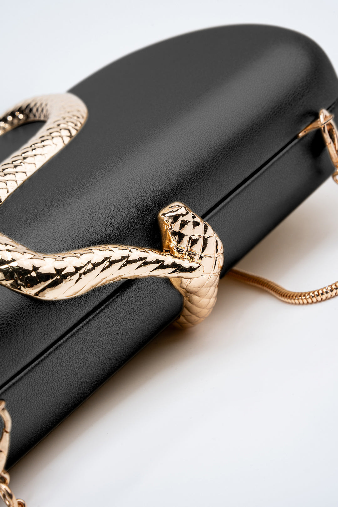 SOFÍA | BOLSO BANDOLERA ELEGANTE CON CADENA DORADA - Ada Cepeda Shop