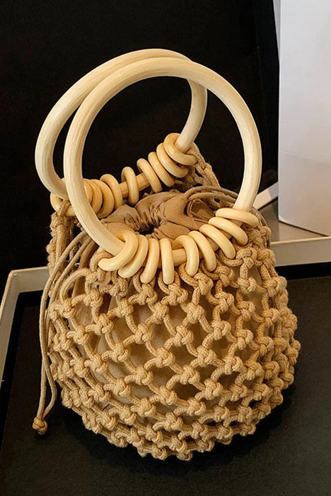 PIÑA|BOLSO DE MANO CON ASA DE MADERA - Ada Cepeda Shop