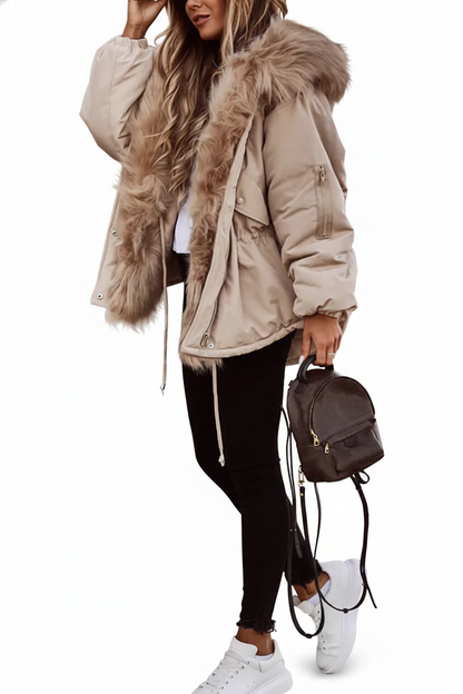 ABRIGO ACOLCHADO BEIGE CON CAPUCHA Y CUELLO DE PELO SINTÉTICO - Ada Cepeda Shop