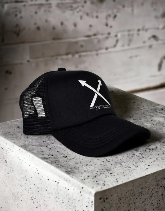GORRA TRUCKER NEGRA STREETWEAR – DISEÑO ICONO URBANO - Ada Cepeda Shop