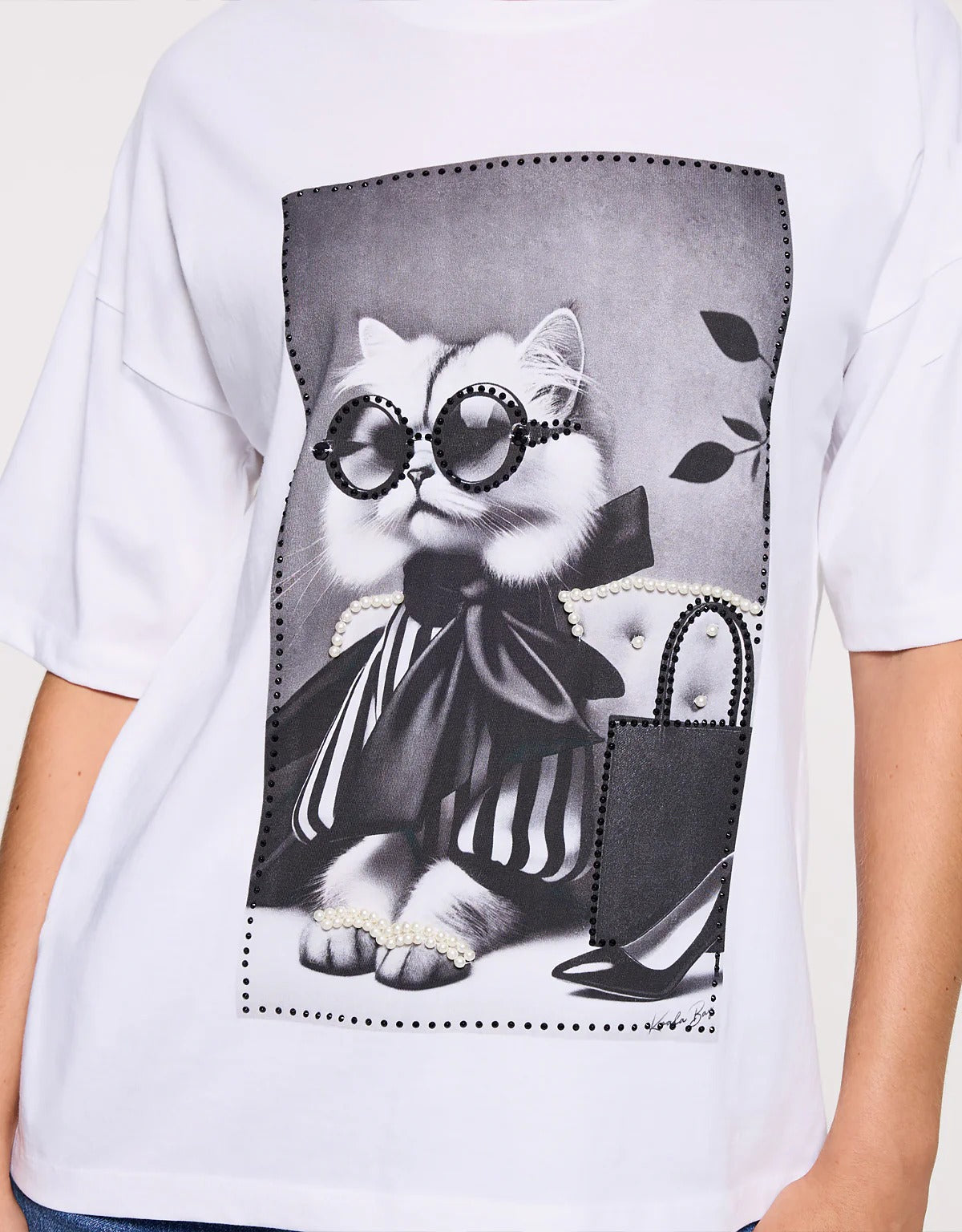 CAMISETA OVERSIZE CON APLICACIONES “FASHION CAT” – ARTE URBANO Y GLAM - Ada Cepeda Shop