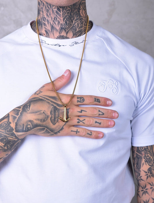 COLLAR DORADO CON COLGANTE DE ANCLA – ESTILO URBANO