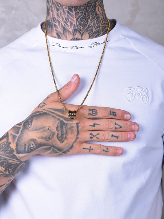 COLLAR CON COLGANTE DE ANILLO DORADO – ESTILO MINIMAL