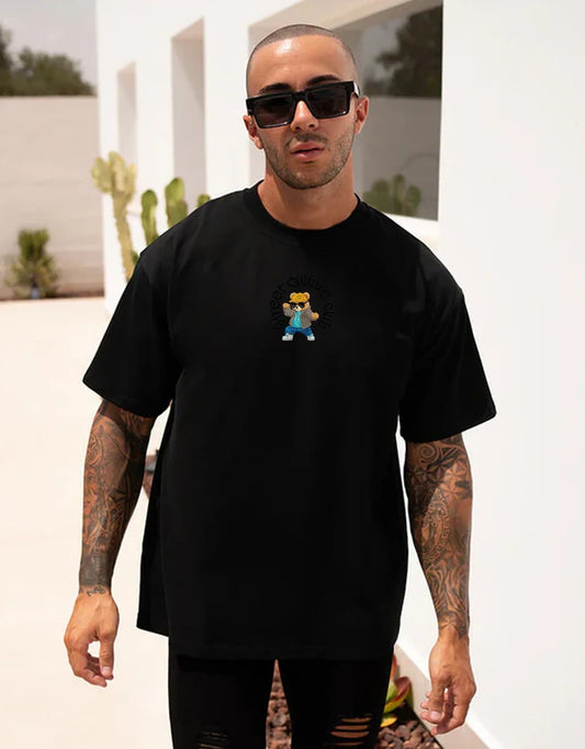 MARCUS|CAMISETA NEGRA STREETWEAR OVERSIZE TEDDY URBANO – DISEÑO GRÁFICO EXCLUSIVO - Ada Cepeda Shop