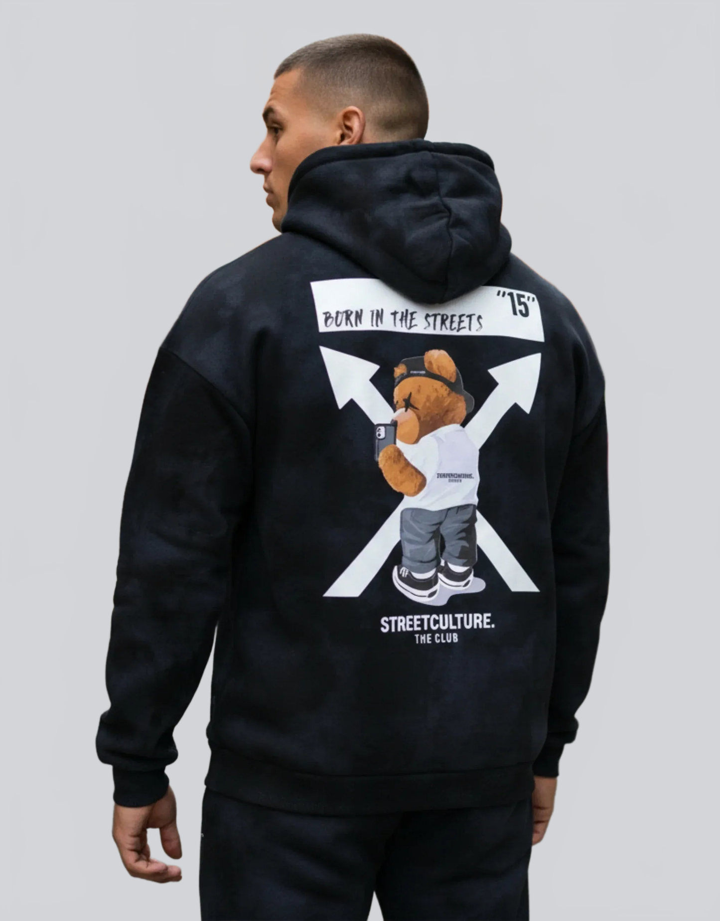 KOKO|SUDADERA NEGRA STREETWEAR CON CAPUCHA – DISEÑO GRÁFICO URBANO - Ada Cepeda Shop