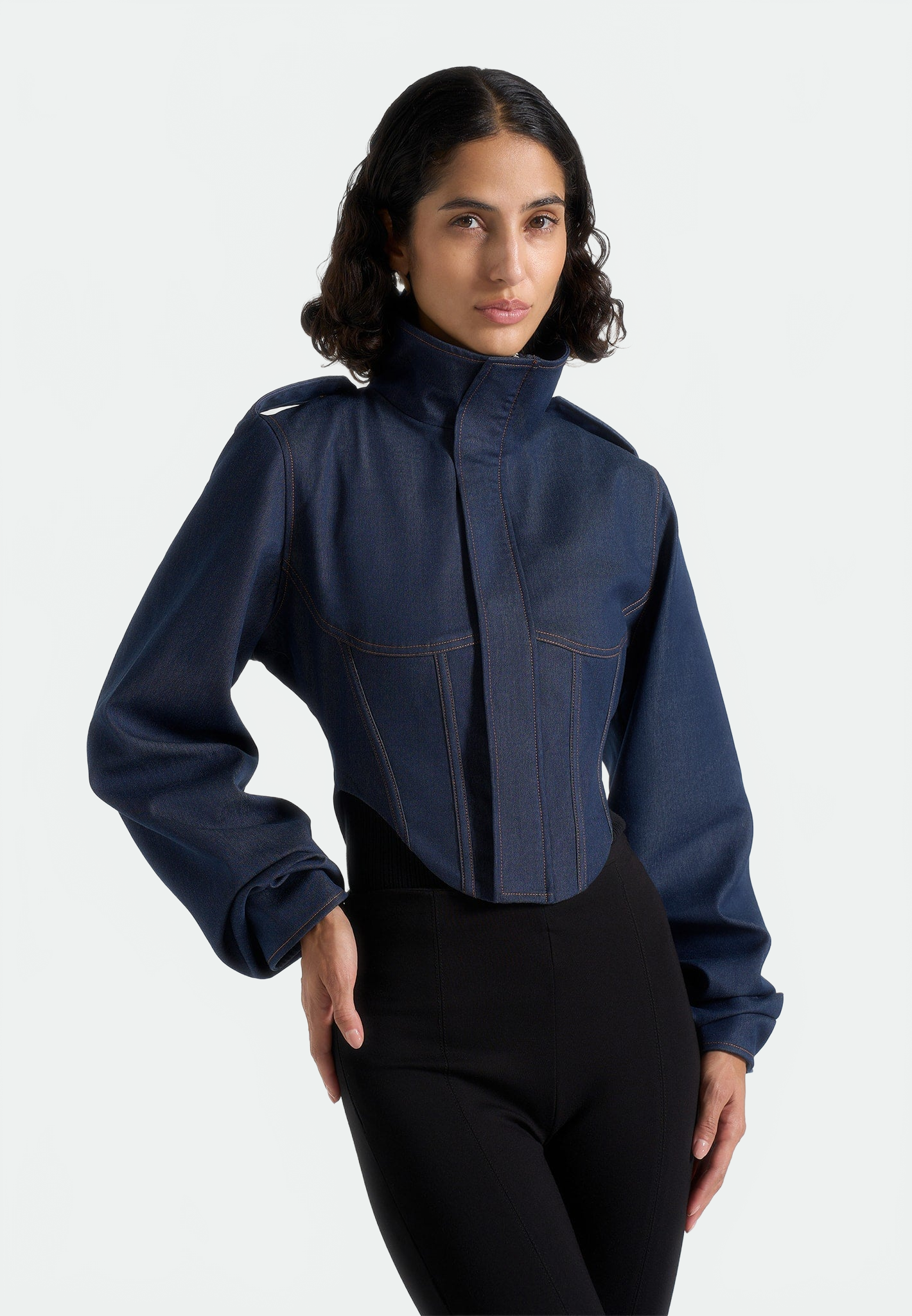 CHAQUETA CORTA DE ANTE CON CUELLO ALTO PARA MUJER - Ada Cepeda Shop