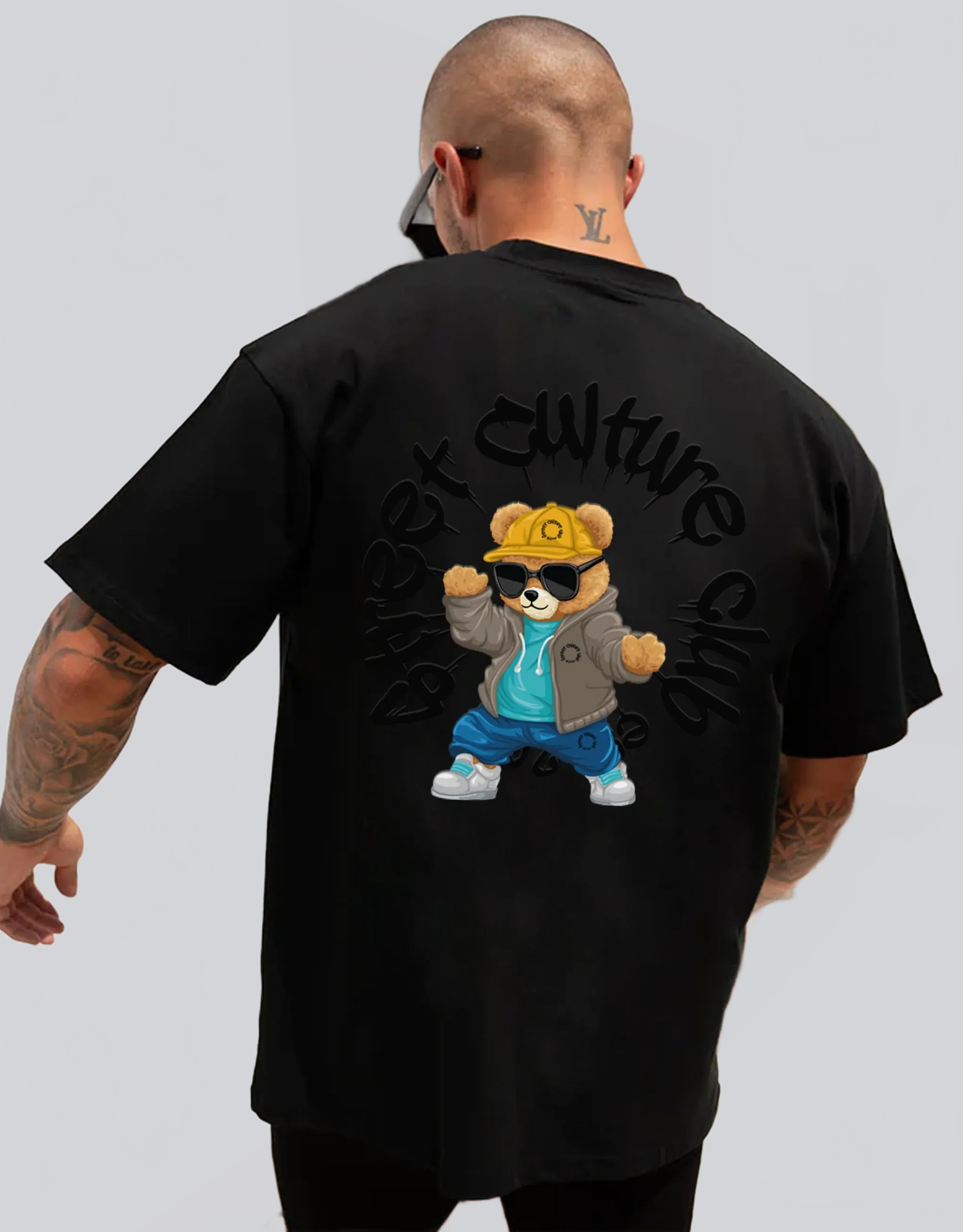 MARCUS|CAMISETA NEGRA STREETWEAR OVERSIZE TEDDY URBANO – DISEÑO GRÁFICO EXCLUSIVO - Ada Cepeda Shop