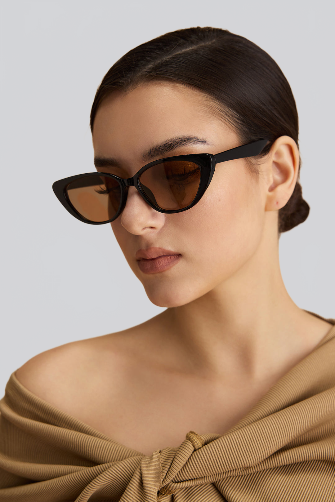 VARPI|GAFAS DE SOL OVALADAS DE ESTILO ELEGANTE - Ada Cepeda Shop