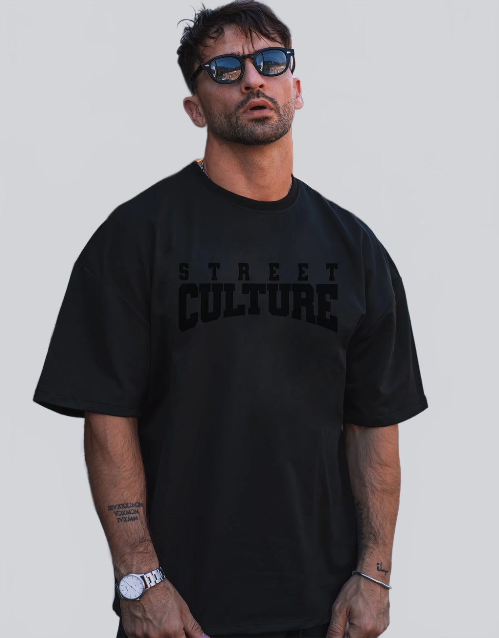 CAMISETA STREET CULTURE OVERSIZE NEGRA - Ada Cepeda Shop