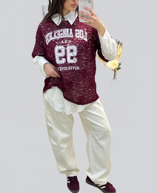CAMISETA DE ENCAJE BURDEOS ESTILO COLLEGE - Ada Cepeda Shop