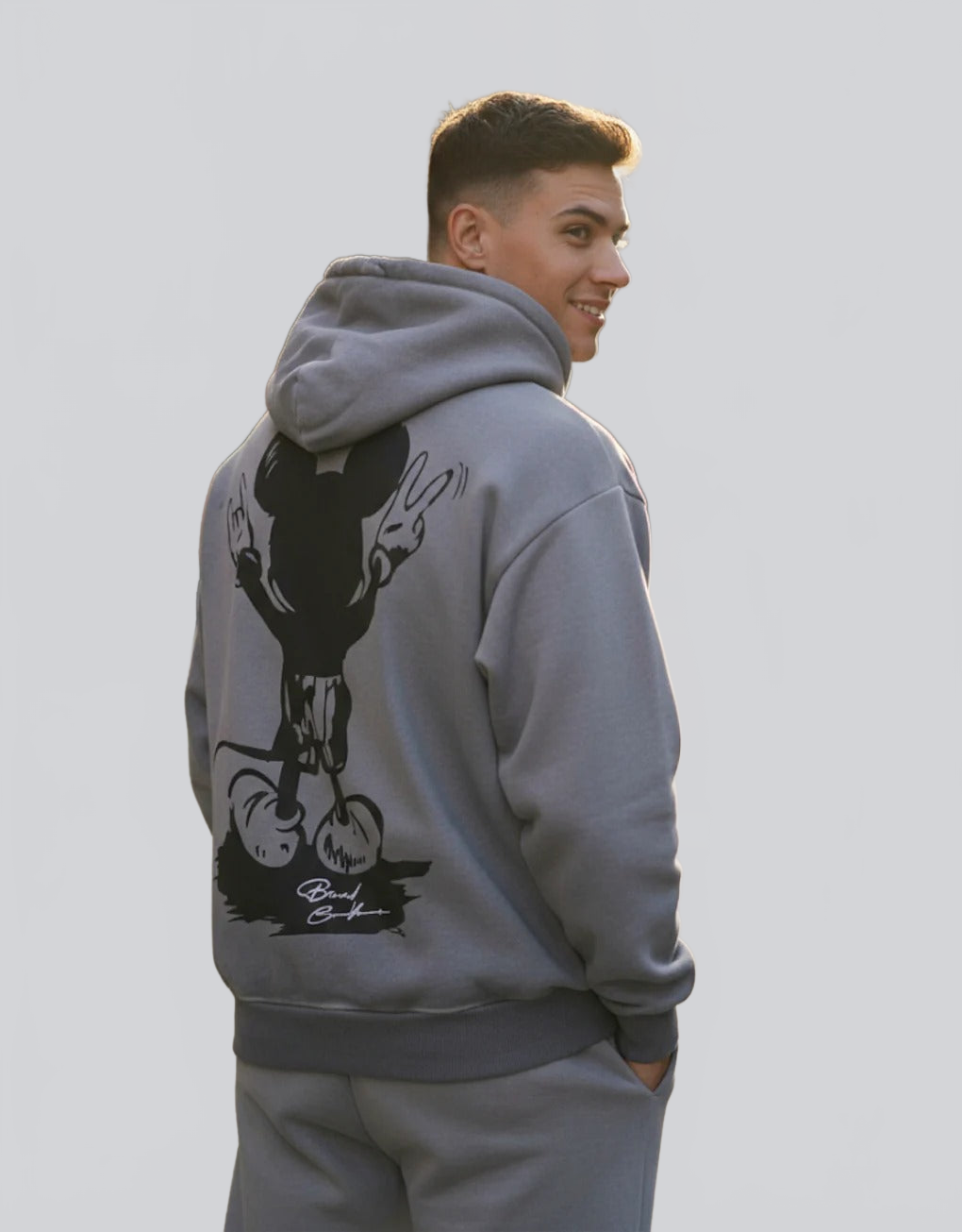 SUDADERA GRIS STREETWEAR CON CAPUCHA – DISEÑO URBANO EXCLUSIVO - Ada Cepeda Shop