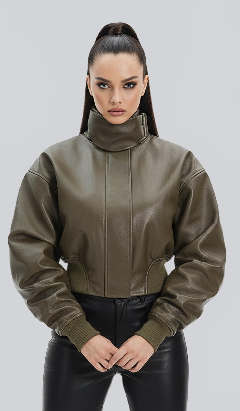 IRIS|CHAQUETA DE PIEL SINTÉTICA DE CUELLO ALTO - Ada Cepeda Shop