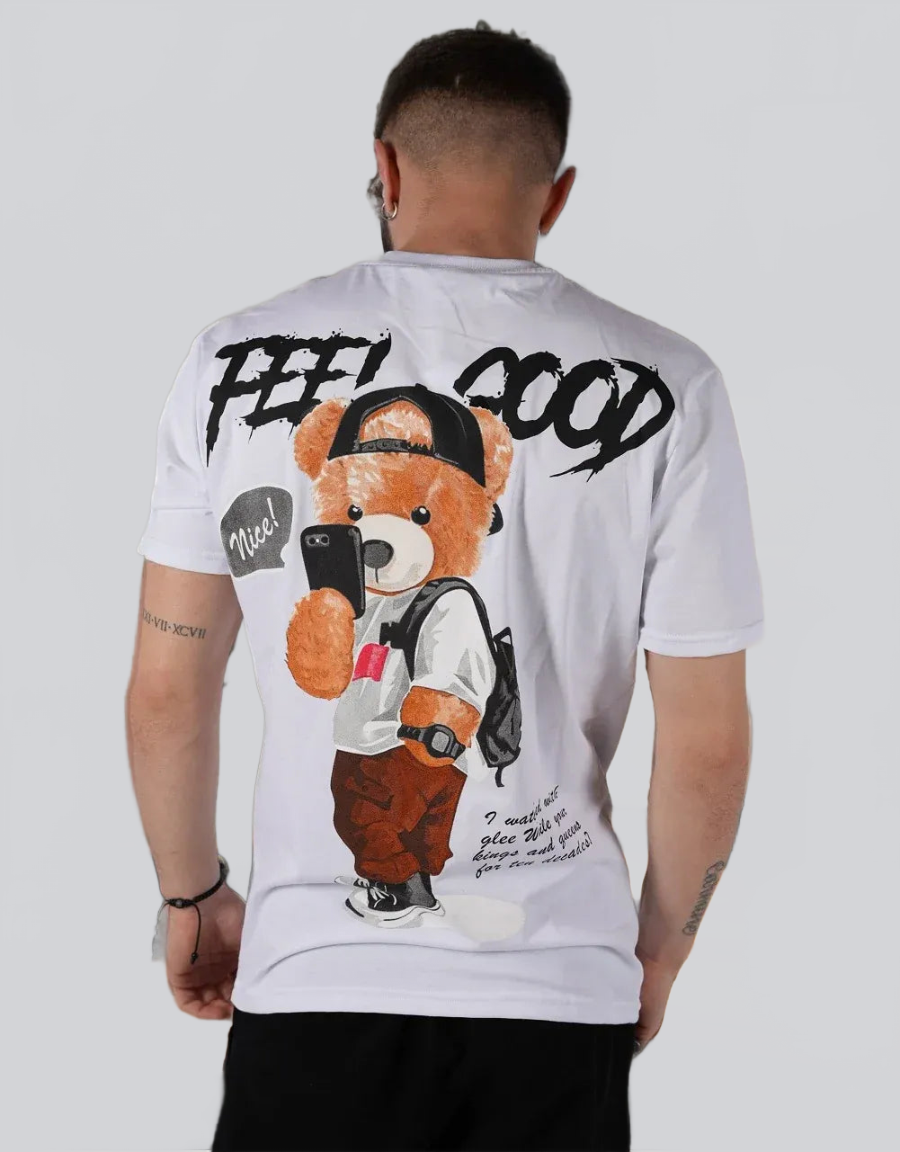 CAMISETA BLANCA STREETWEAR OVERSIZE TEDDY SELFIE – DISEÑO URBANO CON ACTITUD - Ada Cepeda Shop